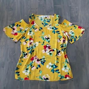 Rose + Olive Open Shoulder Floral Top 💐